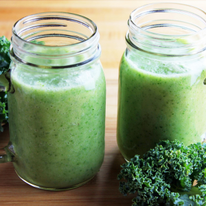 BANANA, PEAR & KALE SMOOTHIE