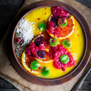 TROPICAL SUNSHINE SMOOTHIE BOWL